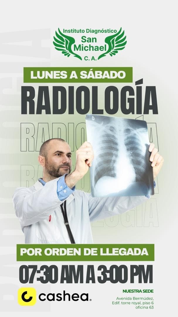 Pieza del instituto para radiología: un médico revisa a contraluz una radiografía de tórax.